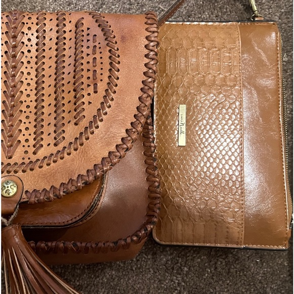 Mint condition Patricia nash handbag and wallet set, comes in dust bag. - Picture 2 of 8